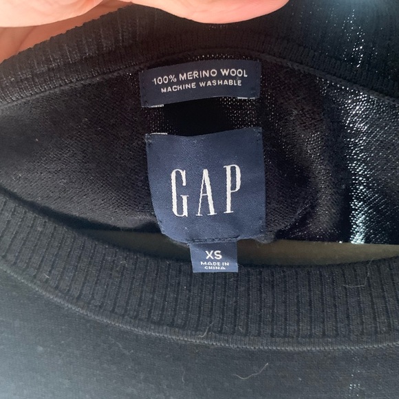 4 Gap Sweaters - Picture 9 of 9